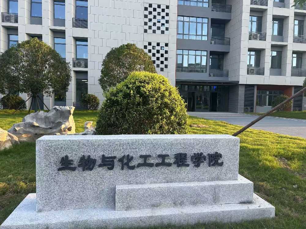 会同县扬州职业大学体育场高杆灯项目